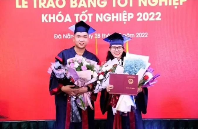 Màn cầu hôn bất ngờ trong buổi lễ tốt nghiệp của nam sinh Đà Nẵng khiến cư dân mạng “phát sốt” 4