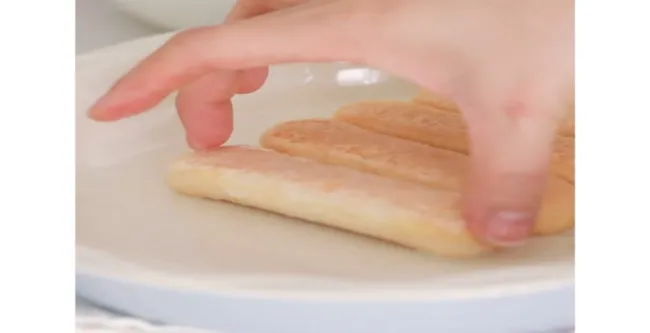 Làm bánh Tiramisu truyền thống mềm mịn không sử dụng lò nướng