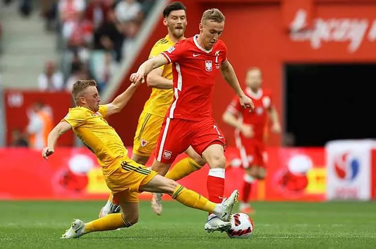 Argentina đè bẹp Italia đoạt Cup Liên lục địa - Ukraina vào chung kết play-off World Cup