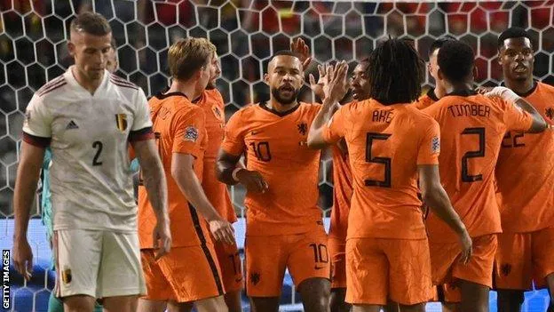 Bỉ thua bạc nhược trên sân nhà trước Hà Lan - Pháp thua ngược Đan Mạch