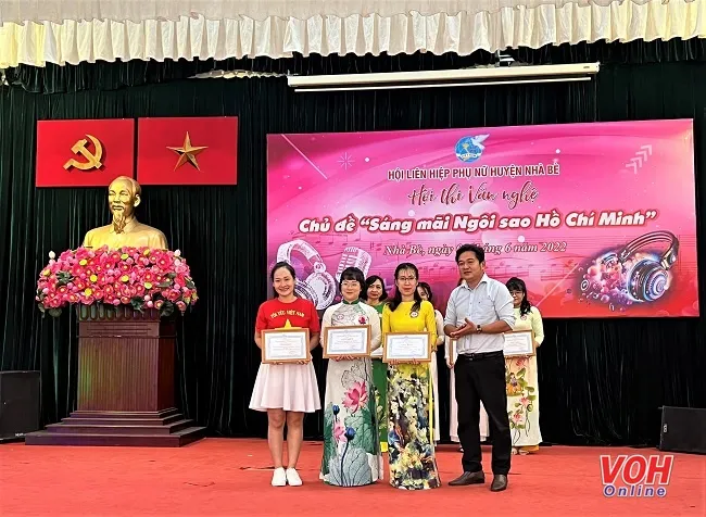 Nhà Bè tổ chức chung kết hội thi văn nghệ Sáng mãi ngôi sao Hồ Chí Minh 1