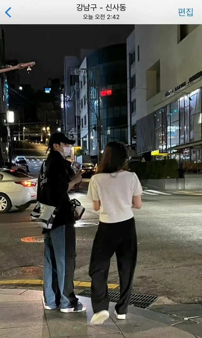 Kim Dong Hyun (AB6IX) lộ ảnh ôm eo cô gái lạ trên đường, nghi vấn hẹn hò ngay sau fan meeting 1