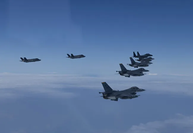 Máy bay chiến đấu Mỹ và Hàn Quốc tập trận không quân chung ngày 7/6.