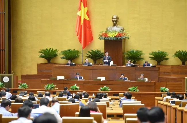 Quốc hội tiếp tục ngày làm việc thứ 14 tại Nhà Quốc hội dưới sự chủ trì của Chủ tịch Quốc hội Vương Đình Huệ.