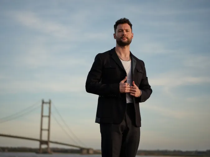 Hoàng tử tình ca Calum Scott 'yêu' giọng hát của cô ca sĩ người Việt 4