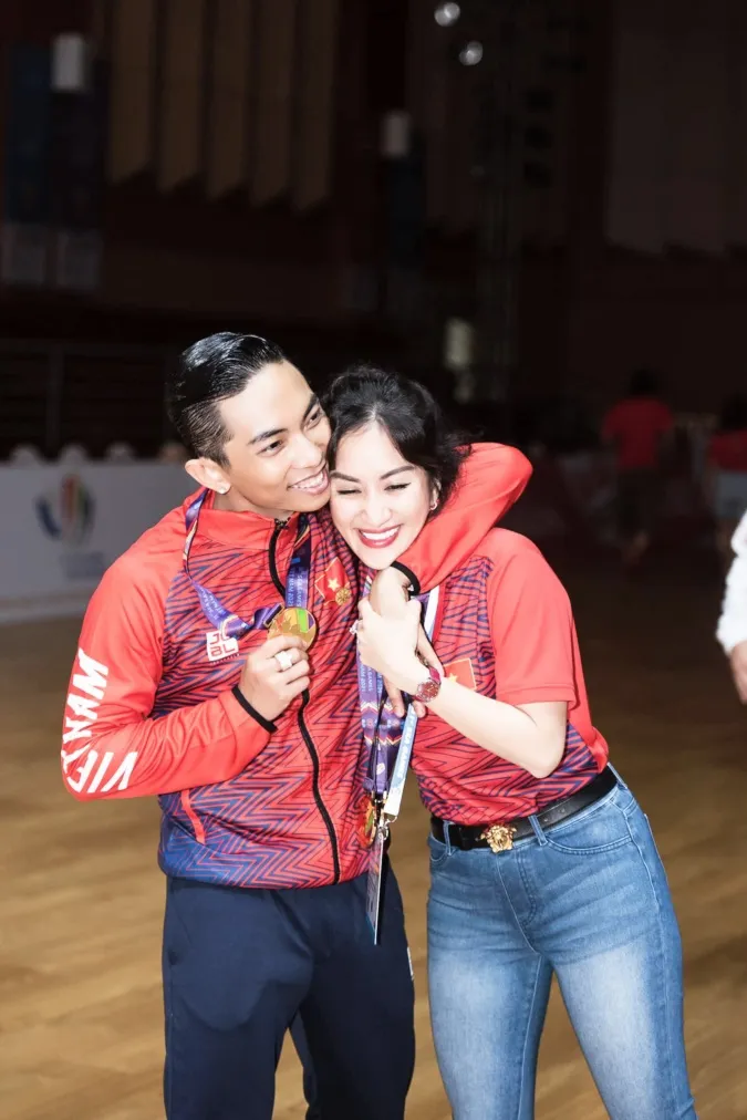 Ngọc Sơn tặng phong bì đỏ cho vợ chồng Khánh Thi - Phan Hiển khi giành 3 huy chương vàng 6