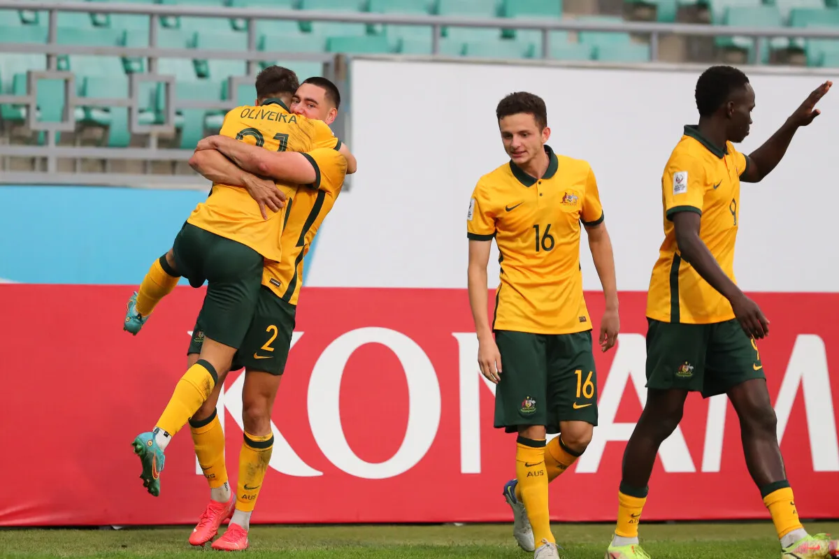 Australia và Uzbekistan vào bán kết VCK U23 châu Á 2022 - Chủ nhà U23 Châu Á để lại hình ảnh xấu xí