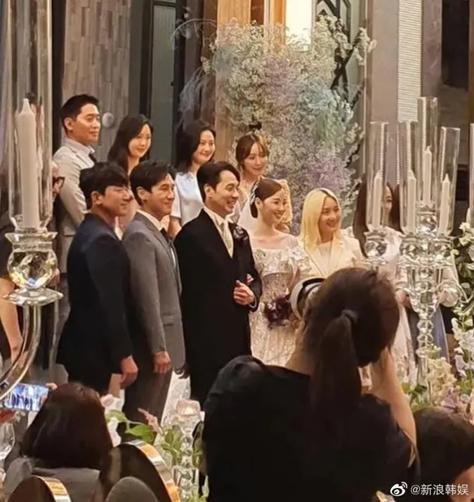 Đám cưới Andy (Shinhwa): Cô dâu chú rể khóa môi ngọt ngào, Hyesung lên tiếng tin đồn vắng mặt 2