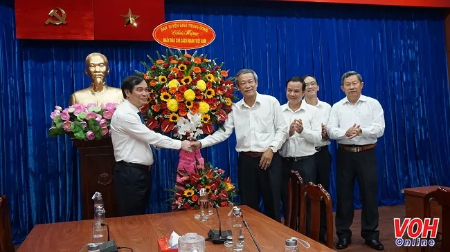 Phó Trưởng ban Tuyên giáo Trung ương Phan Xuân Thuỷ thăm và chúc mừng VOH 1