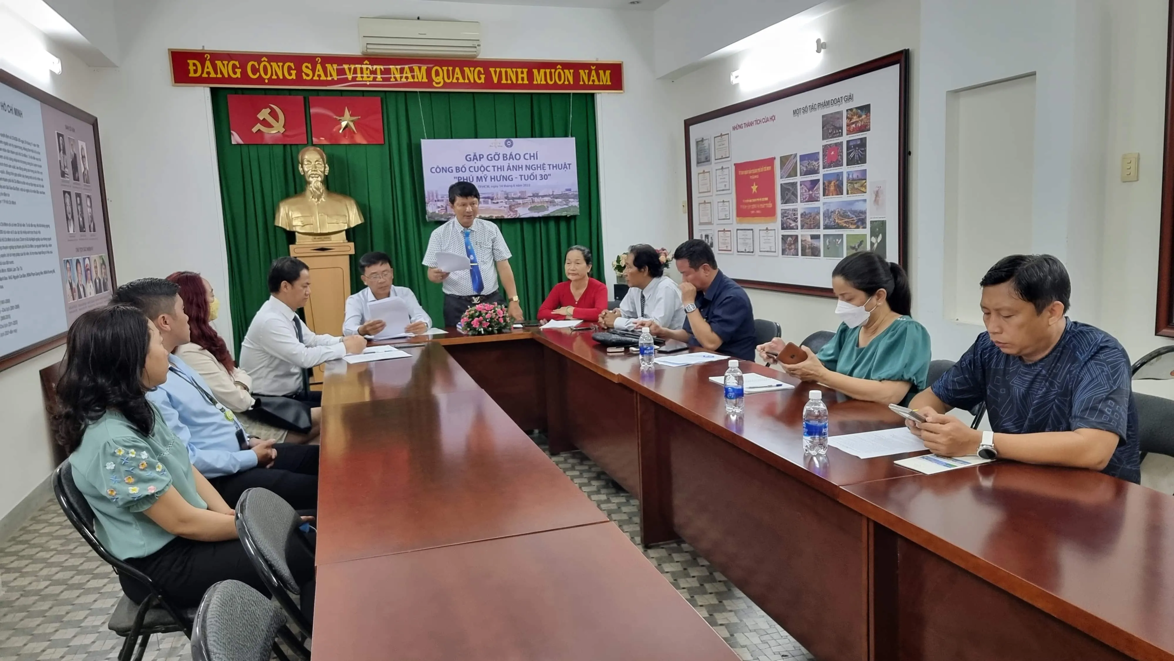 lễ găp gỡ công bố