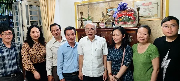 Lãnh đạo Thành phố thăm hỏi, động viên gia đình nguyên Phó Giám đốc VOH Nguyễn Trọng Trí 1