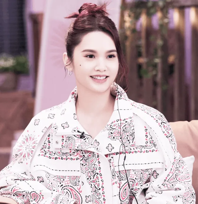 Lý Vinh Hạo không tiếc lời khen vợ tới tấp, dân mạng thích thú vì được 'phát cẩu lương' 4