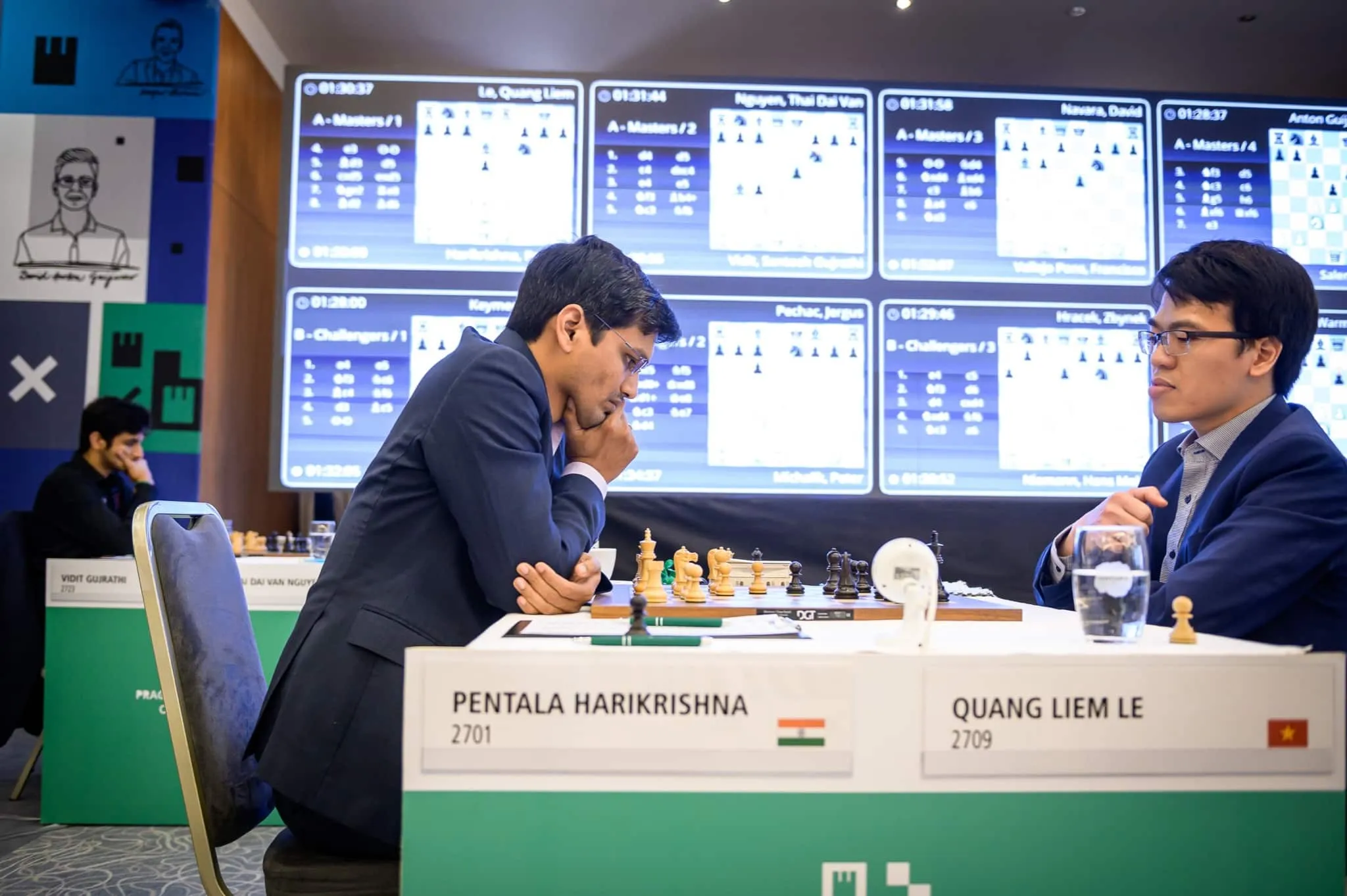 Lê Quang Liêm (phải) cùng Harikrishna chạy đua đến ngôi vô địch Prague Masters. Ảnh: Prague Masters