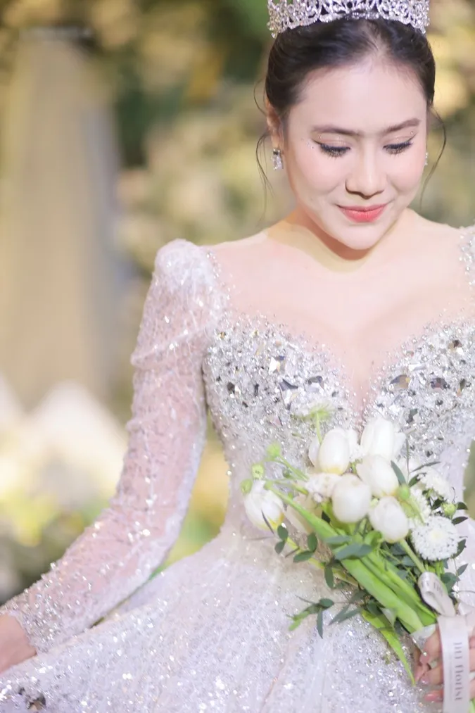 Đám cưới Hồ Bích Trâm: Cô dâu diện váy cưới 450 triệu, dàn sao Việt lên đồ lộng lẫy 5