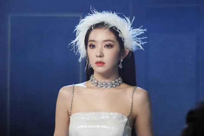 Điểm danh những nữ idol diện outfit khoe lưng trần 