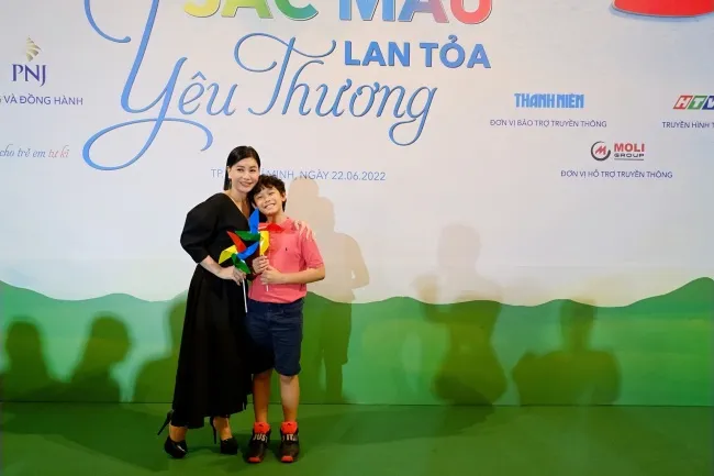 NSƯT Thành Lộc, ca sĩ Cẩm Vân, Mỹ Tâm, Bùi Lan Hương... gửi thông điệp đầy ý nghĩa cho trẻ em tự kỷ 7