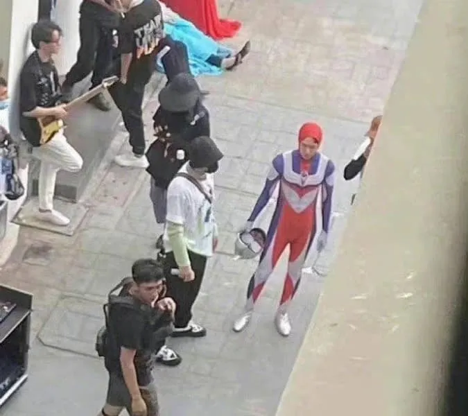 Fan cười xỉu ngang xỉu dọc vì cosplay Ultraman của Vương Nhất Bác trong Nhiệt Liệt 4