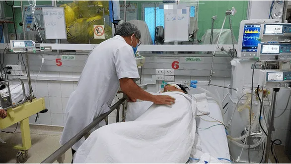 Bệnh nhân sốt xuất huyết được điều trị tích cực tại Bệnh viện Bệnh nhiệt đới TP.HCM - Ảnh: TTO 