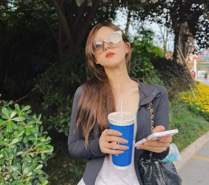 Sốc trước nhan sắc thật của Triệu Lộ Tư qua ống kính người qua đường 6