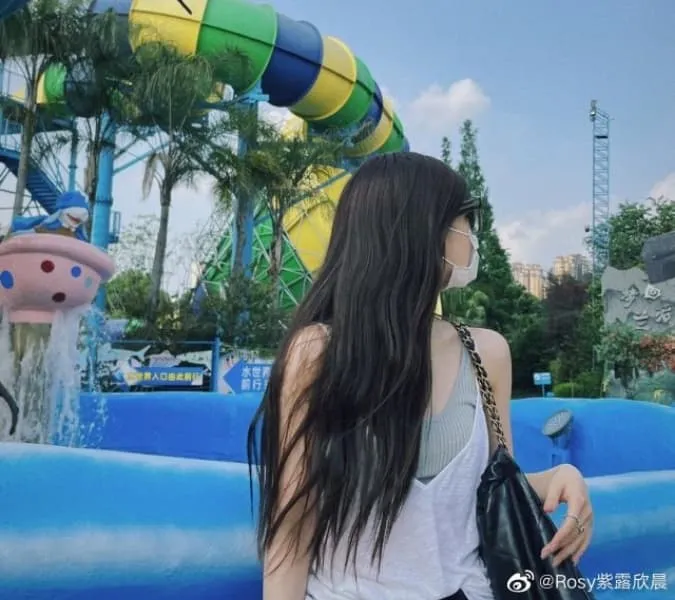 Sốc trước nhan sắc thật của Triệu Lộ Tư qua ống kính người qua đường 5