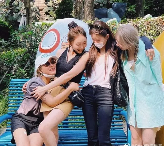 Sốc trước nhan sắc thật của Triệu Lộ Tư qua ống kính người qua đường 8