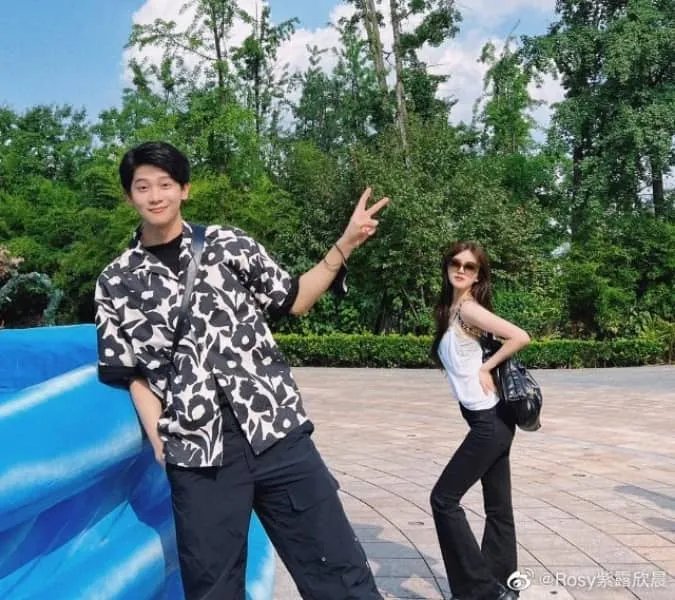 Sốc trước nhan sắc thật của Triệu Lộ Tư qua ống kính người qua đường 9