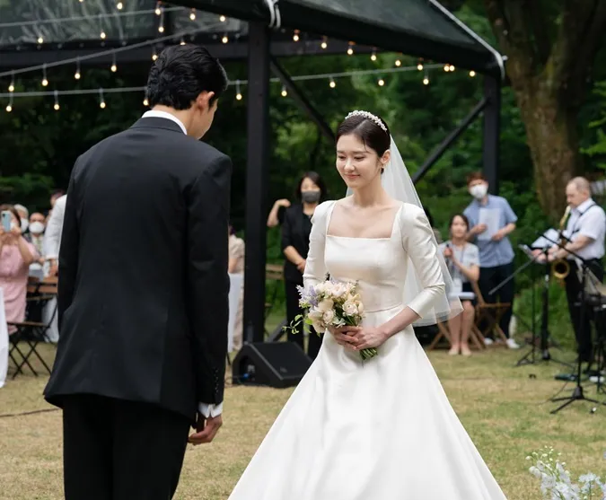 Đám cưới Jang Nara: Cô dâu rạng rỡ nhún nhảy trên lễ đường, Yong Hwa hát mừng 10