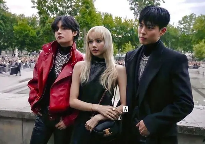 V (BTS), Lisa (Blackpink) và Park Bo Gum hiếm hoi xuất hiện chung một khung hình 1