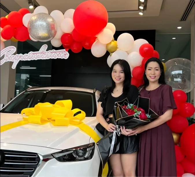 Trịnh Kim Chi mua tặng con gái xe 'khủng' khi vừa mới 20 tuổi 3