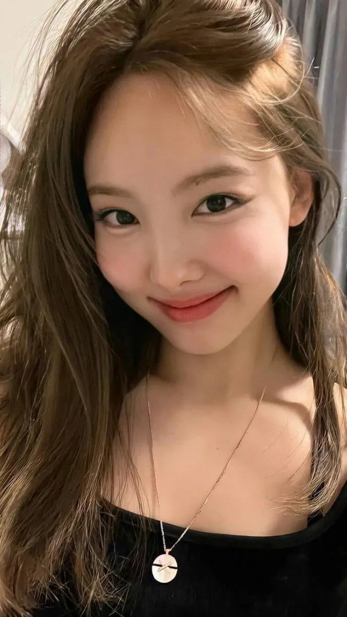 Những tấm hình selfie của Nayeon (TWICE) để làm hình nền lấy vía may mắn 8