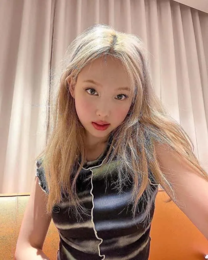 Những tấm hình selfie của Nayeon (TWICE) để làm hình nền lấy vía may mắn 15