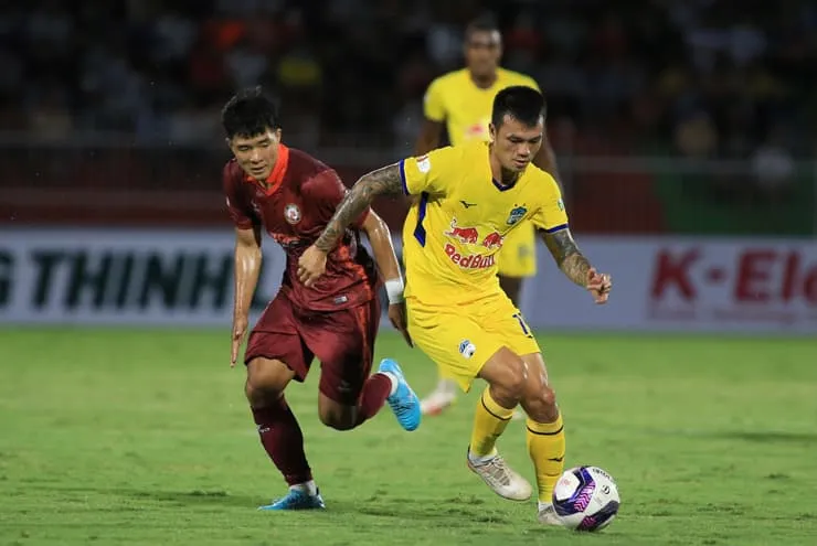 HAGL hòa kịch tính Bình Định - Hải Phòng FC tiếp tục dẫn đầu V-League 2022