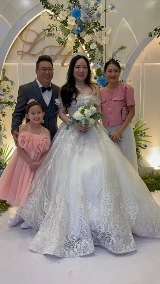 Diễn viên Hà Linh bất ngờ đám cưới ở tuổi 49, nhan sắc của cô dâu gây bất ngờ 12