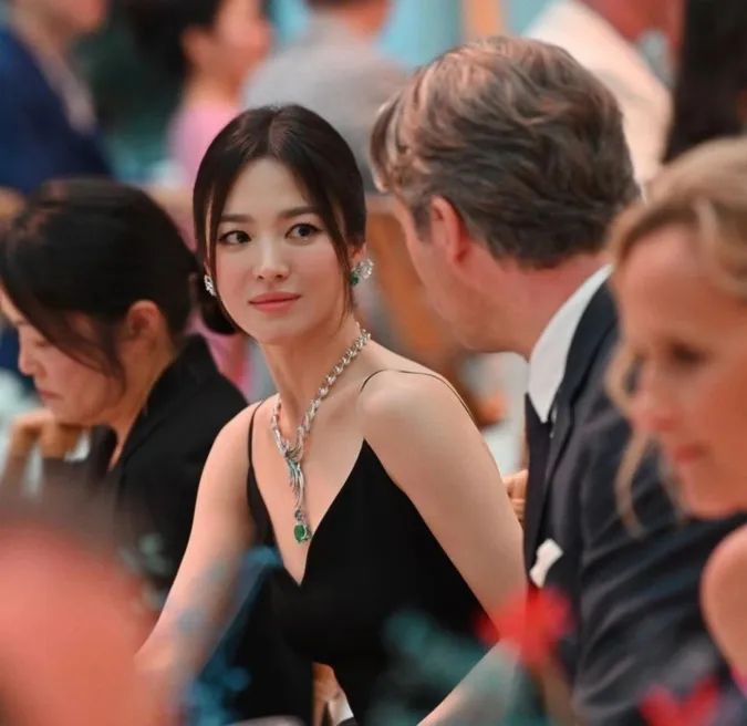 Song Hye Kyo tại sự kiện trang sức ở Paris 2