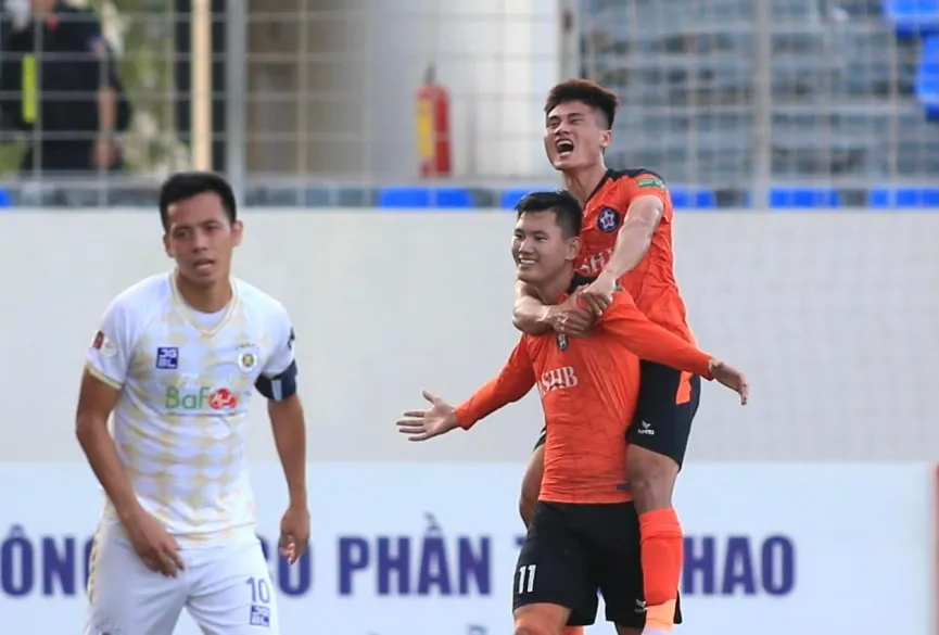 Hà Nội FC bại trận trước Đà Nẵng - Bình Dương vất vả vượt Nam Định