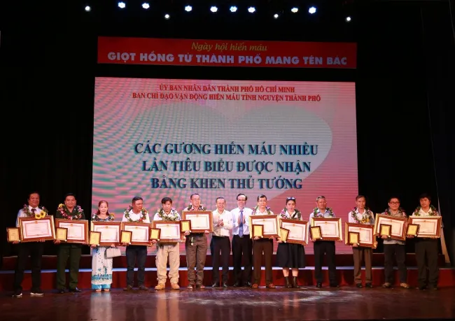 Khai mạc hành trình đỏ lần thứ X năm 2022 “Giọt hồng thành phố mang tên Bác” 2