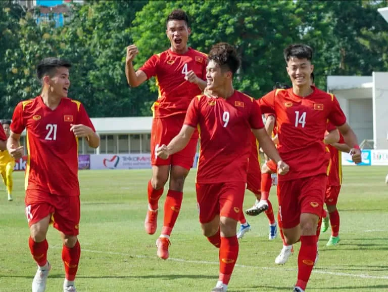 U19 Singapore trở thành đội đầu tiên bị loại - U19 Lào độc chiếm ngôi đầu bảng B