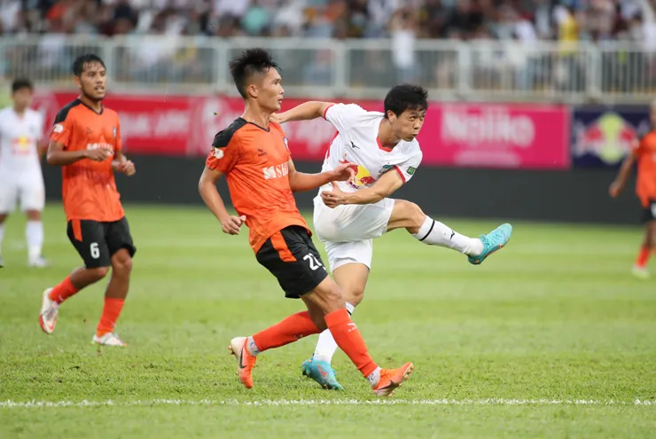Hà Nội FC đá bại và vươn lên bằng điểm Hải Phòng - HAGL có chiến thắng đầu tiên tại V-League 2022