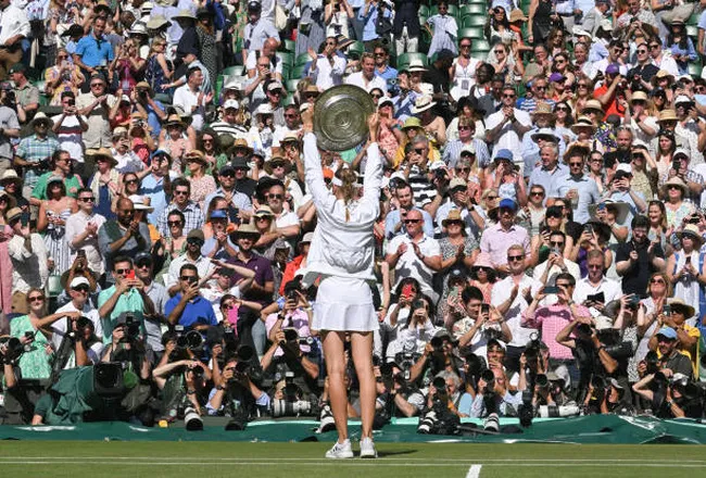 Elena Rybakina trở thành tay vợt nữ châu Á đầu tiên vô địch Wimbledon