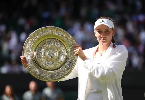 Elena Rybakina trở thành tay vợt nữ châu Á đầu tiên vô địch Wimbledon