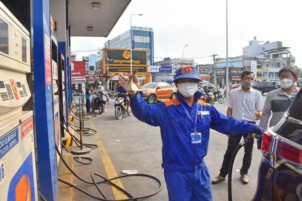 Sau đêm qua, giá xăng, dầu diesel đều giảm hơn 3.000 đồng/lít