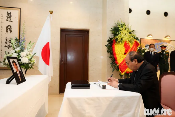 Tổng bí thư Nguyễn Phú Trọng gửi vòng hoa chia buồn, Chủ tịch nước, Thủ tướng chính phủ đến ghi sổ t 1