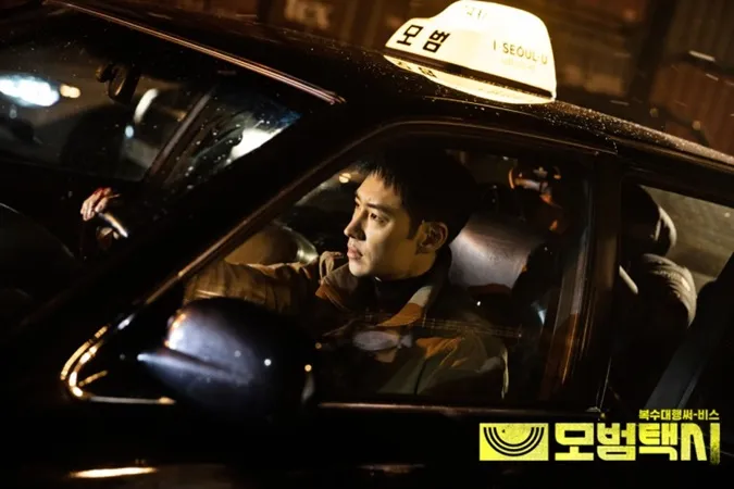 Lee Je Hoon được bắt gặp quay Taxi Driver 2 tại Đà Nẵng 3