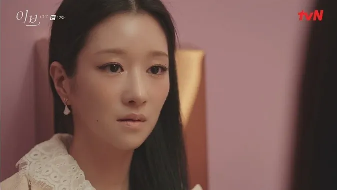 Seo Ye Ji trong Thiên Nga Bóng Đêm (Eve): Tuy vẫn xinh đẹp nhưng lại trông nhợt nhạt vì makeup 6