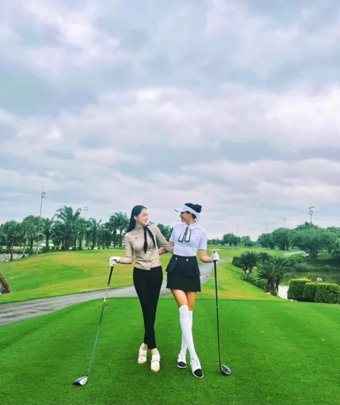 Hương Giang và Phạm Hương hẹn nhau chơi golf 5
