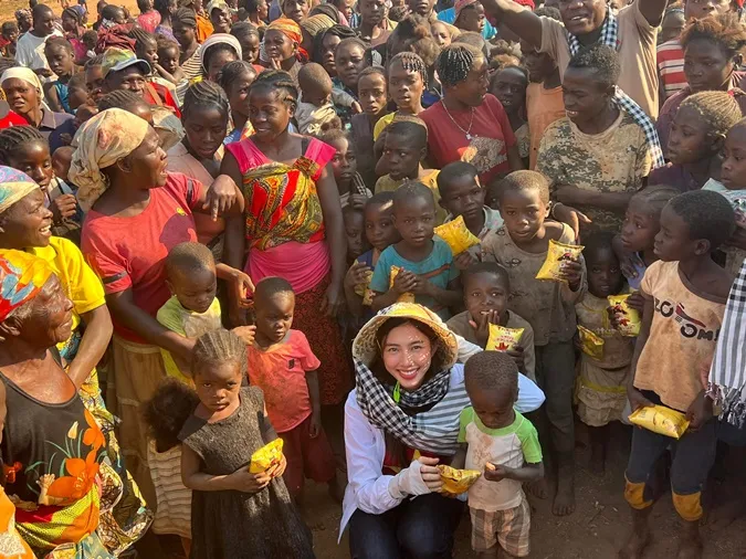 Hoa hậu Thùy Tiên mang nguồn nước sạch đến dân nghèo tại Châu Phi 1