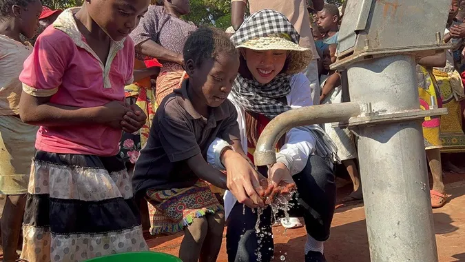 Hoa hậu Thùy Tiên mang nguồn nước sạch đến dân nghèo tại Châu Phi 3