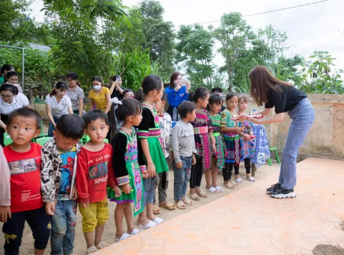 Hòa Minzy xây trường học cho trẻ em vùng Lai Châu 8