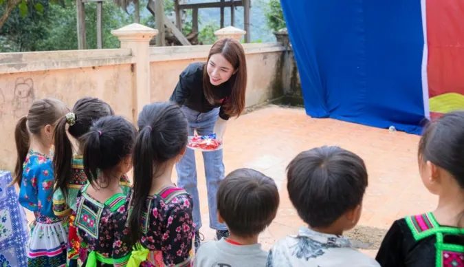 Hòa Minzy xây trường học cho trẻ em vùng Lai Châu 10