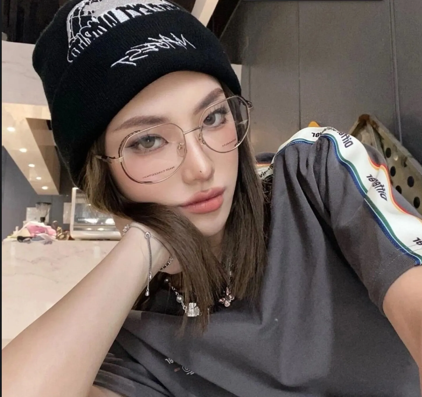 truong-gia-han-va-nhung-nu-nghe-si-kinh-doanh-tinh-duc-lam-chan-dong-cbiz-5